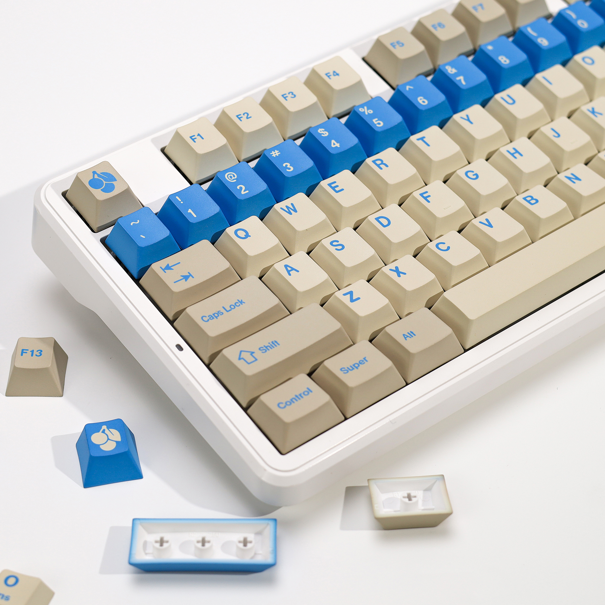 KBDiy Clone Retro GMK Blue Ale - مراجعة Gaming Keyboard No Number Pad وسعره