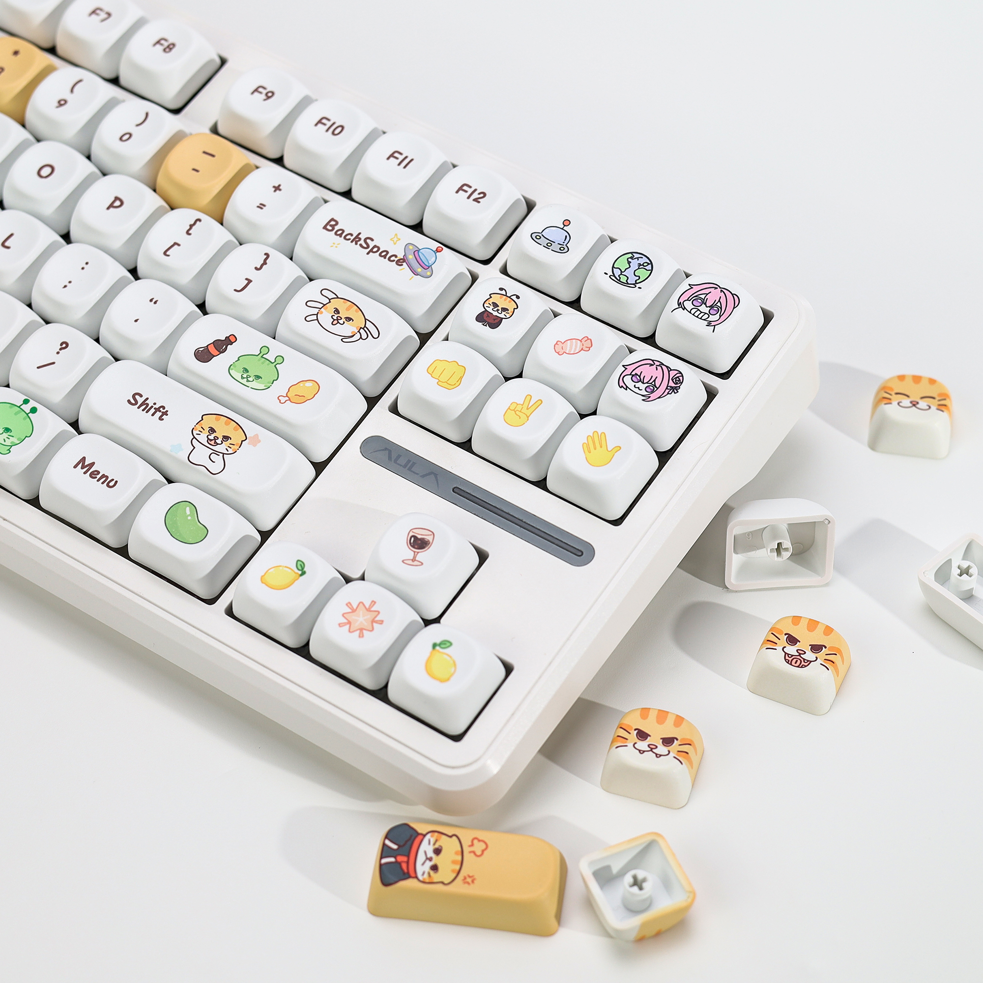 KBDiy Cute Bad Cat Theme Keyca - مراجعة Gaming Keyboard No Number Pad وسعره